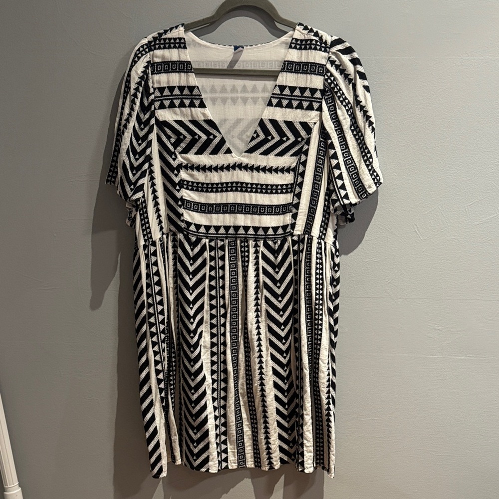 Old Navy - Cute Black and White Patterned Dress - Size XL